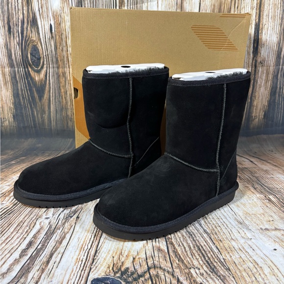 Kookaburra By Ugg Women’s Kola Short Boots Black Size 10 New 1017090 Suede - Picture 1 of 7